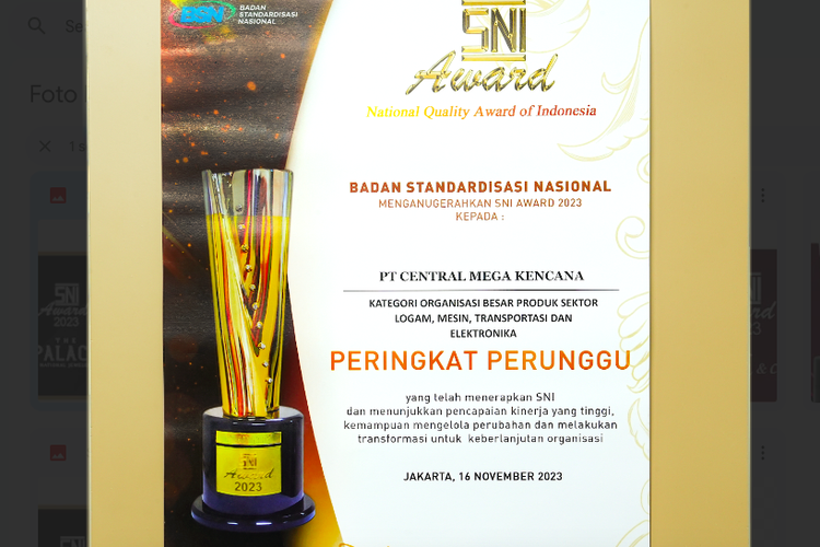 SNI Award 2023 yang diterima CMK