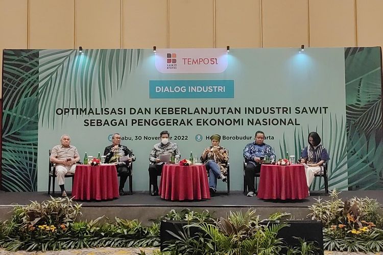 Gubri Syamsuar dan Gubernur Kaltim Isran Noer menghadiri dialog industri Optimalisasi dan Keberlanjutan Industri Sawit sebagai Penggerak Ekonomi Nasional di Hotel Borobudur, Jakarta, Rabu (30/11/2022). 