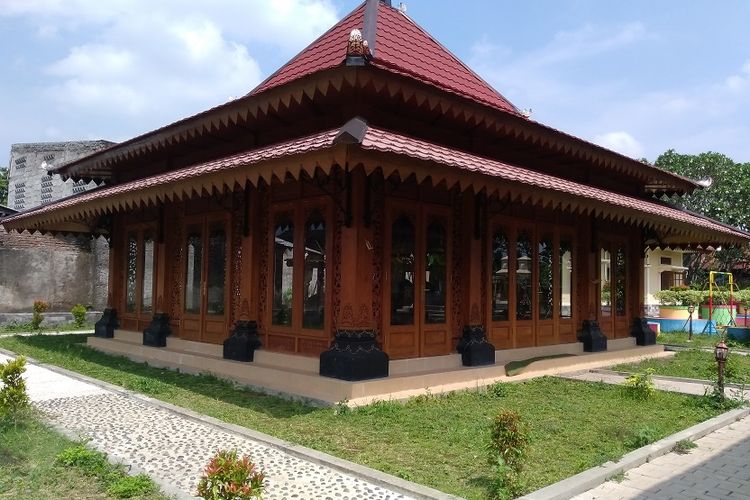 Rumah Joglo DOK. Shutterstock/nawara