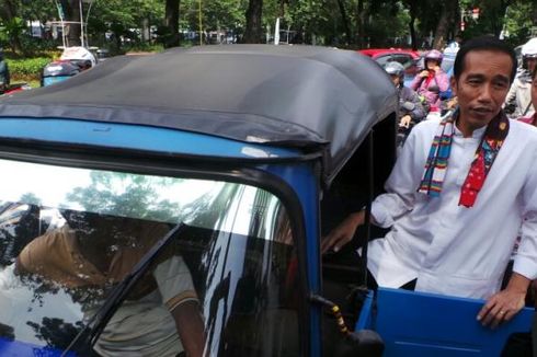 Pulang Tak Naik Mobil Dinas, Jokowi Jadi Rebutan Sopir Bajaj