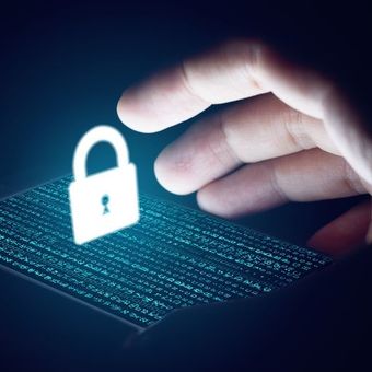 Ketua Umum Asosiasi Perusahaan Pembiayaan Indonesia (APPI) Suwandi Wiratno mengatakan perusahaan khususnya di bidang finansial wajib memperkuat keamanan digitalnya untuk mengantisipasi serangan siber