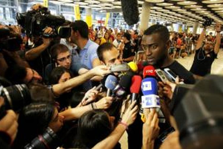 Penyerang baru Atletico Madrid, Jackson Martinez, saat tiba di Kota Madrid, Selasa (21/7/2015)