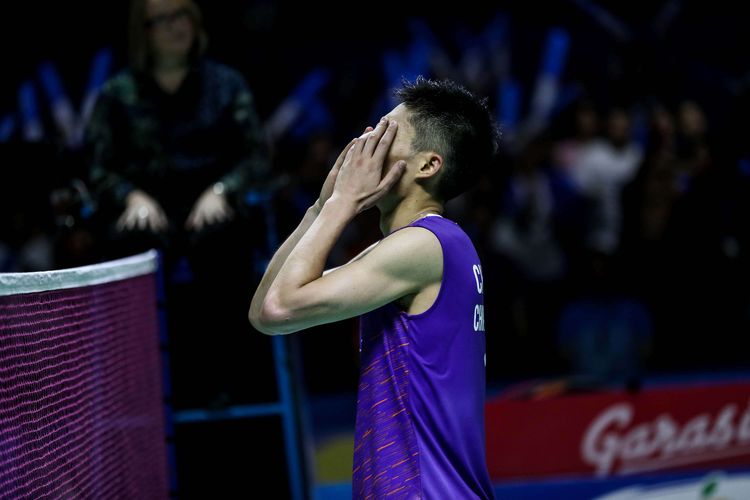 Pebulu tangkis Taiwan Chou Tien Chen saat melawan pebulu tangkis Denmark Anders Antonsen pada babak final Blibli Indonesia Open 2019 di Istora Senayan, Jakarta, Minggu (21/7/2019). Tien Chen menjuarai Indonesia Open 2019 nomor tunggal putra usai mengalahkan Antonsen dengan skor 21-18, 24-26, dan 21-15.