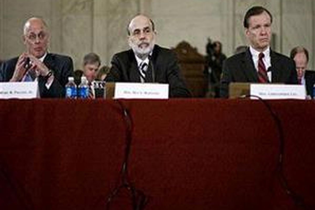 Menteri Keuangan AS  Henry M. Paulson Jr. dan Ketua Federal Reserve Ben S. Bernanke saat hearing di Kongres AS soal Ekonomi AS