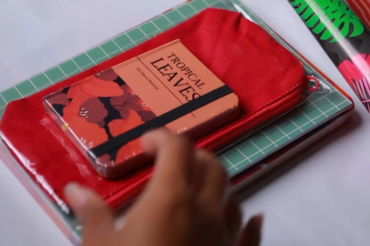 Alat Tulis Penuh Warna Bikin Lebih Semangat Menulis