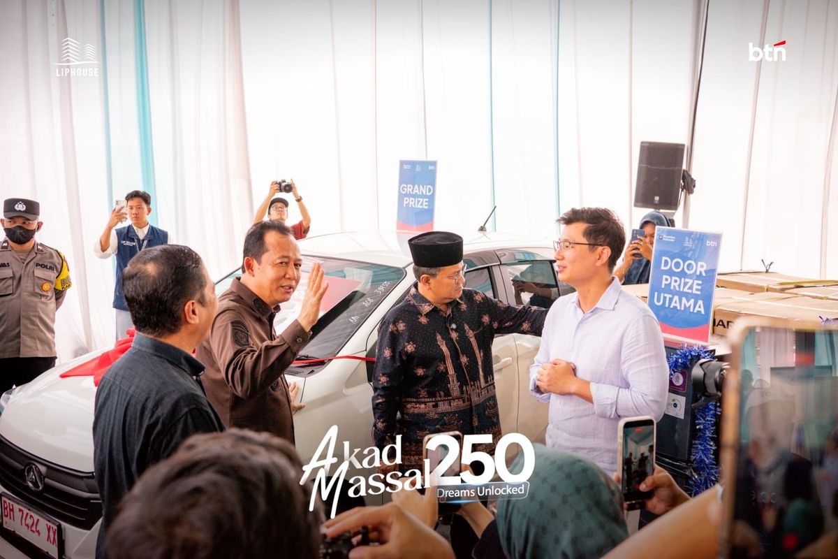 Selain seremonial akad massal KPR bersubsidi bagi 250 keluarga, kegiatan di Perumahan Grand Citra Asri Pudak turut diisi pembagian grand prize berupa satu unit mobil kepada nasabah yang beruntung.