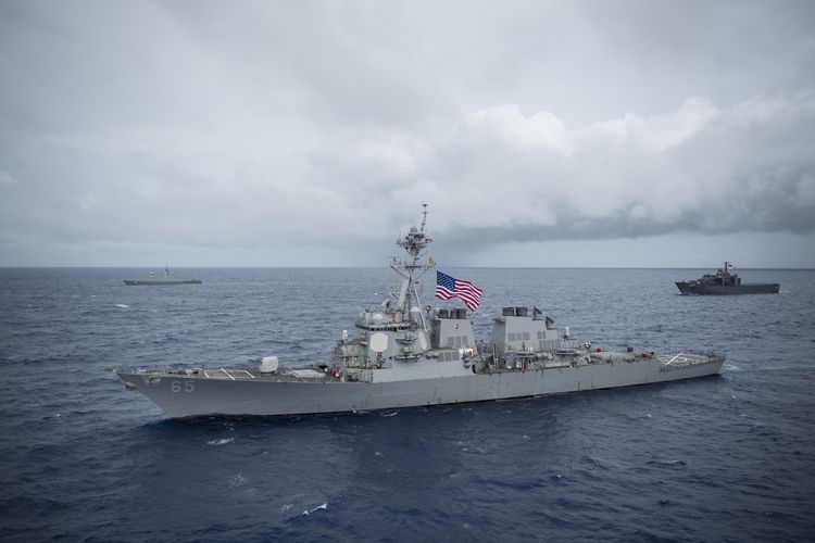 Kapal Perusak AS Kehabisan Daya, Terapung 4 Hari di Laut China Selatan