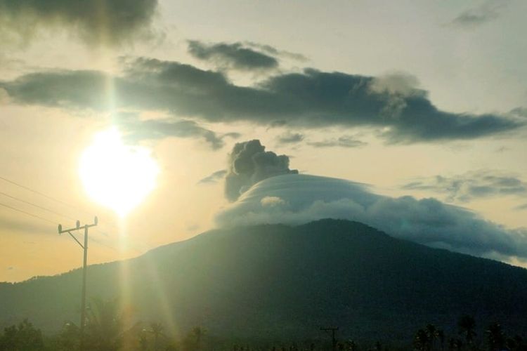 Visual Gunung Lewotobi Laki-laki pada Jumat (19/1/2024) pagi.