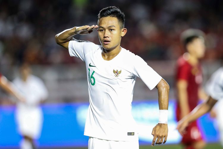 Pemain Timnas U-23 Indonesia, Sani Rizki melakukan selebrasi seusai mencetak gol ke gawang Timnas Vietnam dalam pertandingan Grup B SEA Games 2019 di Stadion Rizal Memorial, Manila, Filipina, Minggu (1/12/2019). Timnas Indonesia kalah 1-2 dari Vietnam.