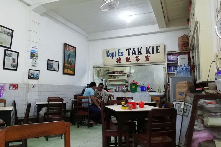 Kedai Kopi Es Tak Kie yang berusia lebih dari sembilan dekade di Jalan Pintu Besar Selatan III, Kota Tua, Jakarta Barat.