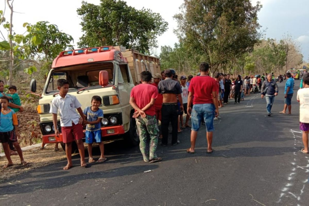 Truk Terguling di Ngawen, Gunungkidul, Yogyakarta, Menyebabkan, 4 orang Meninggal dunia, 10 lainnya Luka Senin(15/10/2018)