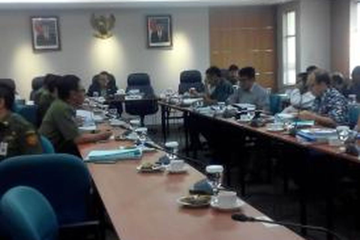 Rapat pembahasan KUA-PPAS 2016 di gedung DPRD, Senin (31/8/2015).