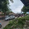 Angin Kencang, Tiang Rubuh Hampir Menimpa Mobil di Depok