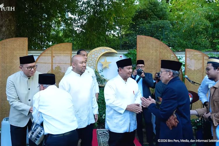 Prabowo dan Didit Sapa Diaspora Usai Shalat Idul Adha di Paris