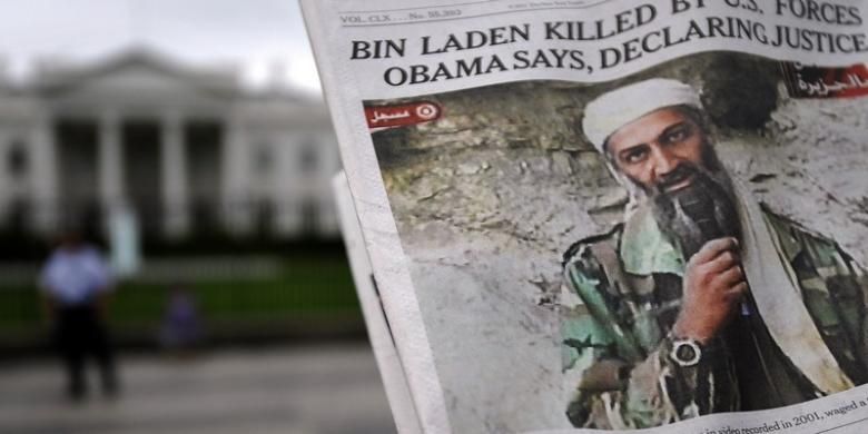 Sebuah berita tentang tewasnya Osama bin Laden menghiasi halaman depan sebuah surat kabar di Amerika Serikat, tak lama setelah pasukan elite Navy Seals menggerebek persembunyian Bin Laden di Abottabad, Pakistan.