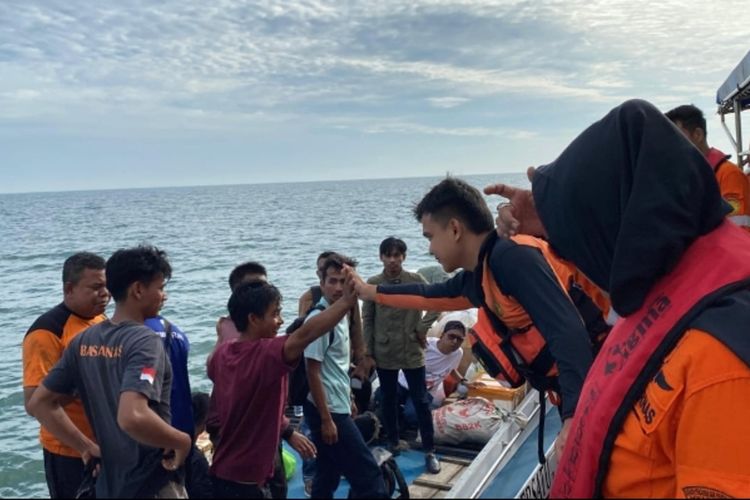 5 Kru Kapal Tenggelam di Selat Malaka Ditemukan Selamat, Bertahan di Atap Kapal