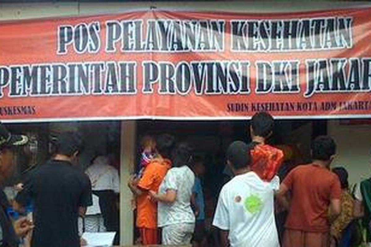 Pos kesehatan sudah didirikan sejak Jumat (23/11/2012) pagi.  Posko tersebut menyediakan satu dokter dari Puskesmas Kecamatan Kebon Jeruk yang dibantu lima orang PKL dari SMK di daerah Banten. 