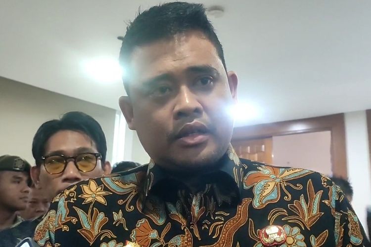 Gubernur Sumatera Utara Bobby Nasution saat diwawancarai di Kantornya, Kamis (3/6/2025)