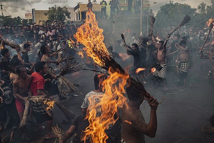 Perang api di Lombok, NTB, tradisi menyambut Nyepi