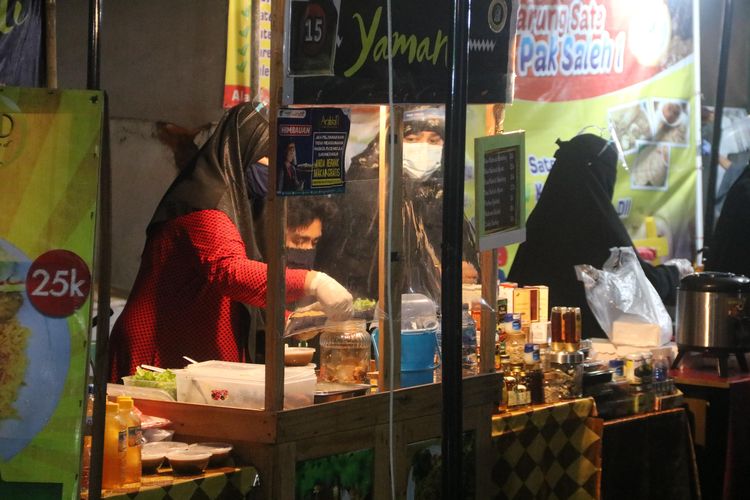 Para pedagang kuliner khas Timur Tengah di Arabian Street Food Banyuwangi