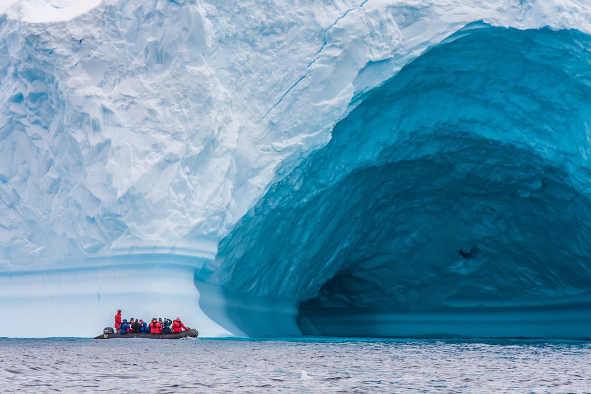 A photo illustrating Antarctica.  