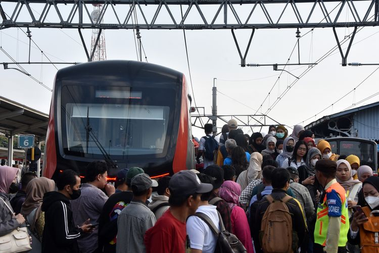 Ekonomi Stabil di Angka, Tertekan di Rasa