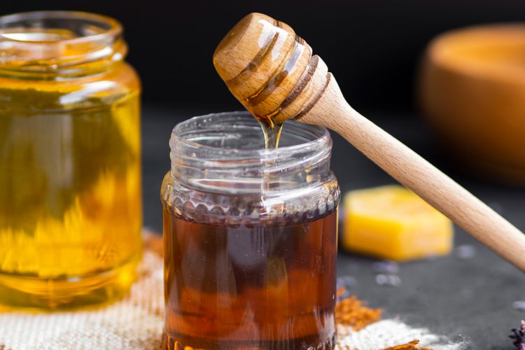 Ilustrasi madu. Meski jarang, mengonsumsi atau mengoleskan madu dapat memicu reaksi alergi pada beberapa orang.