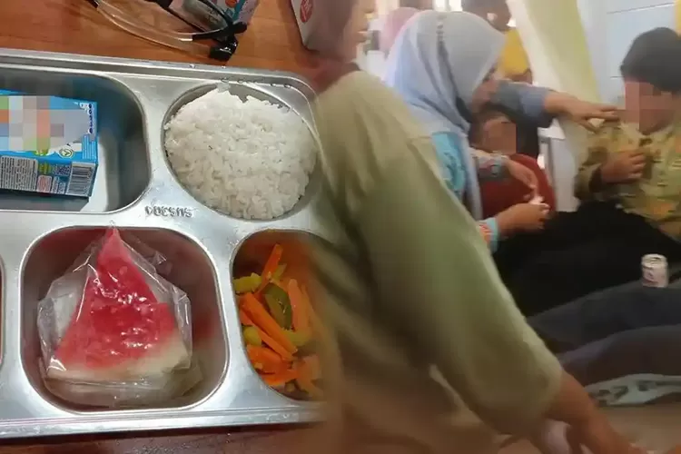 Puluhan Siswa Mual dan Pusing usai Makan MBG, Dapur SPPG di Lampung Tengah Disuspend