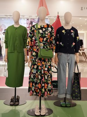 Kate Spade menghadirkan koleksi musim semi 2023 di pop-up store yang penuh dengan pengalam menarik dan menginspirasi.