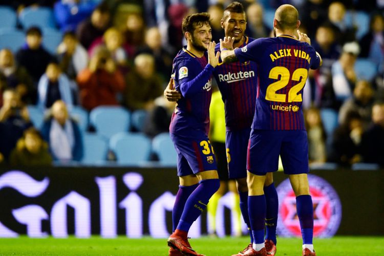 Penyerang muda Barcelona, Jose Arnaiz, saat merayakan gol yang dicetaknya bersama Paulinho dan Aleix Vidal pada laga 16 besar Copa del Rey, Jumat (5/1/2018) dini hari WIB.