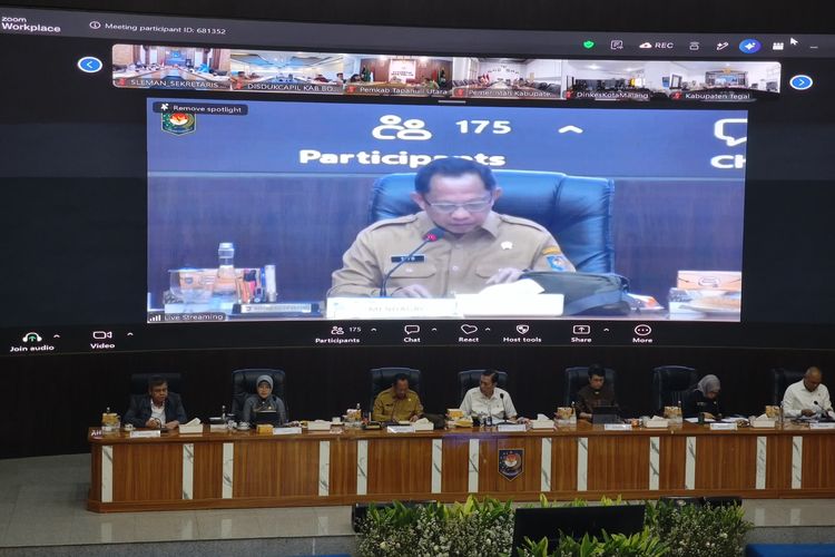 Tito-Luhut Kumpulkan 43 Kepala Daerah Bahas Percepatan Digitalisasi Bansos