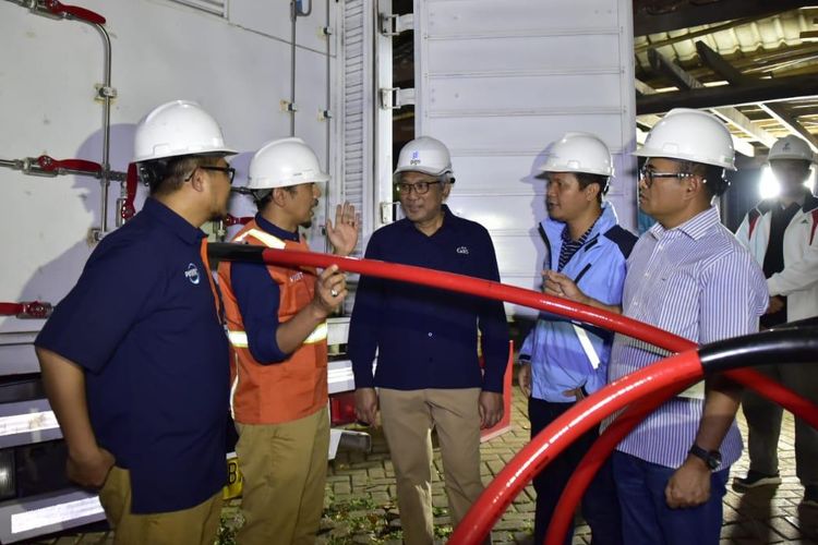 Suasana serangkaian inspeksi terhadap kesiapan posko injeksi CNG di lima lokasi di wilayah Jakarta Timur, Selasa malam (24/12/2019).