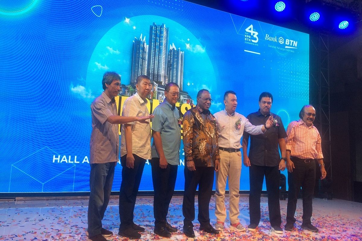 Menteri PUPR, John Wempi Wetipo dan Plt Direktur Utama PT. Bank Tabungan Negara (BTN) Oni Febriarto Rahardjo, serta jajarannya saat membuka acara IPEX 2019 di Hall A & B Jakarta Convention Center (JCC), Senayan, Sabtu (16/11/2019).