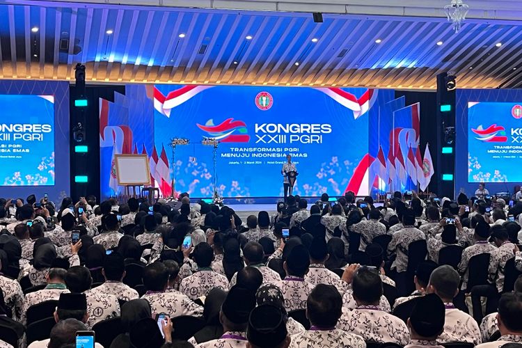 Presiden Joko Widodo memberikan sambutan dalam acara Kongres XXIII Persatuan Guru Republik Indonesia (PGRI) di Hotel Grand Sahid Jaya, Jakarta, Sabtu (2/3/2024).