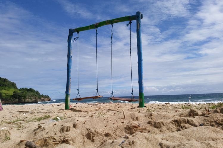 Pantai Molang di Tulungagung, Jawa Timur.