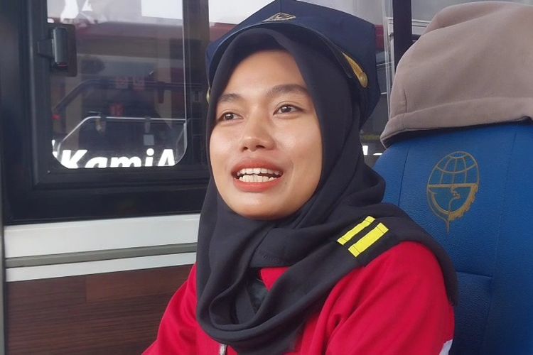 Kisah Hardianti Triana, Sopir Perempuan Trans Banyumas yang Juga Mahasiswi PGSD