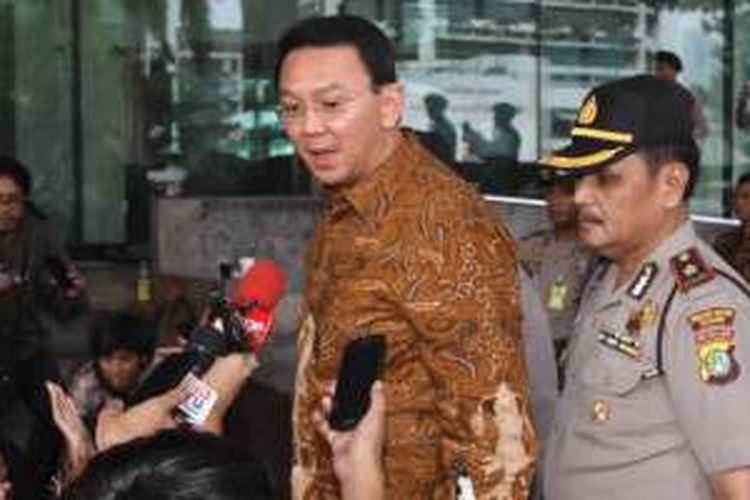 Gubernur DKI Jakarta Basuki Tjahaja Purnama (Ahok) tiba di kantor KPK, Jakarta, untuk diperiksa penyidik, Selasa (10/5/2016). Ahok akan diperiksa sebagai saksi terkait dugaan suap anggota DPRD DKI Jakarta terkait proyek reklamasi di Pantai Utara Jakarta.