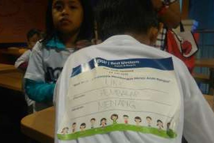 Stiker punggung bertulisakan cita-cita dan harapan salah satu anak di pusat rekreasi KidZania Jakarta.
