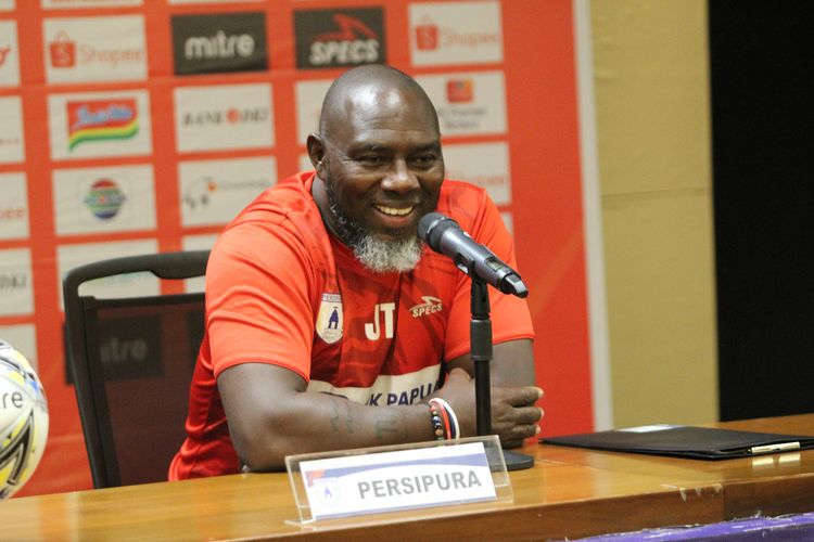 Pelatih Persipura Jayapura, Jacksen F Tiago saat konferensi pers jelang laga melawan Persija Jakarta, di SUGBK, Jakarta, Rabu (27/11/2019) sore.