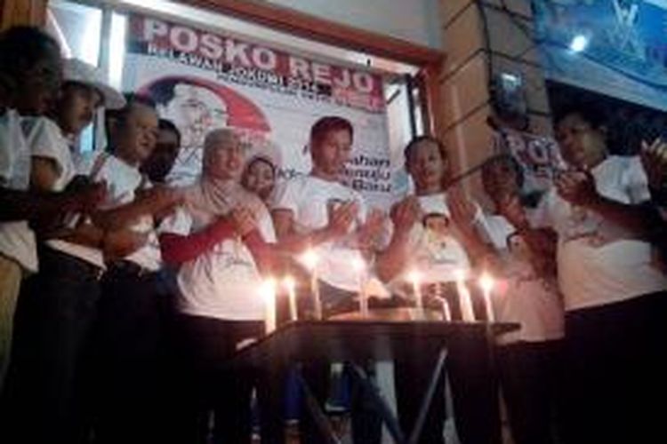 Para simpatisan pendukung Jokowi di Kediri, Jawa Timur, saat ikrarkan dukungan kepada Jokowi, Sabtu (15/3/2014).