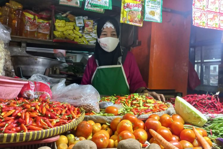 Sri, pedagang cabai Pasar Slipi, Palmerah, Jakarta Barat.