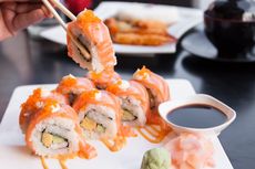 Resep Sushi yang Isinya Bukan Ikan Mentah, Pakai Smoked Salmon dan Alpukat