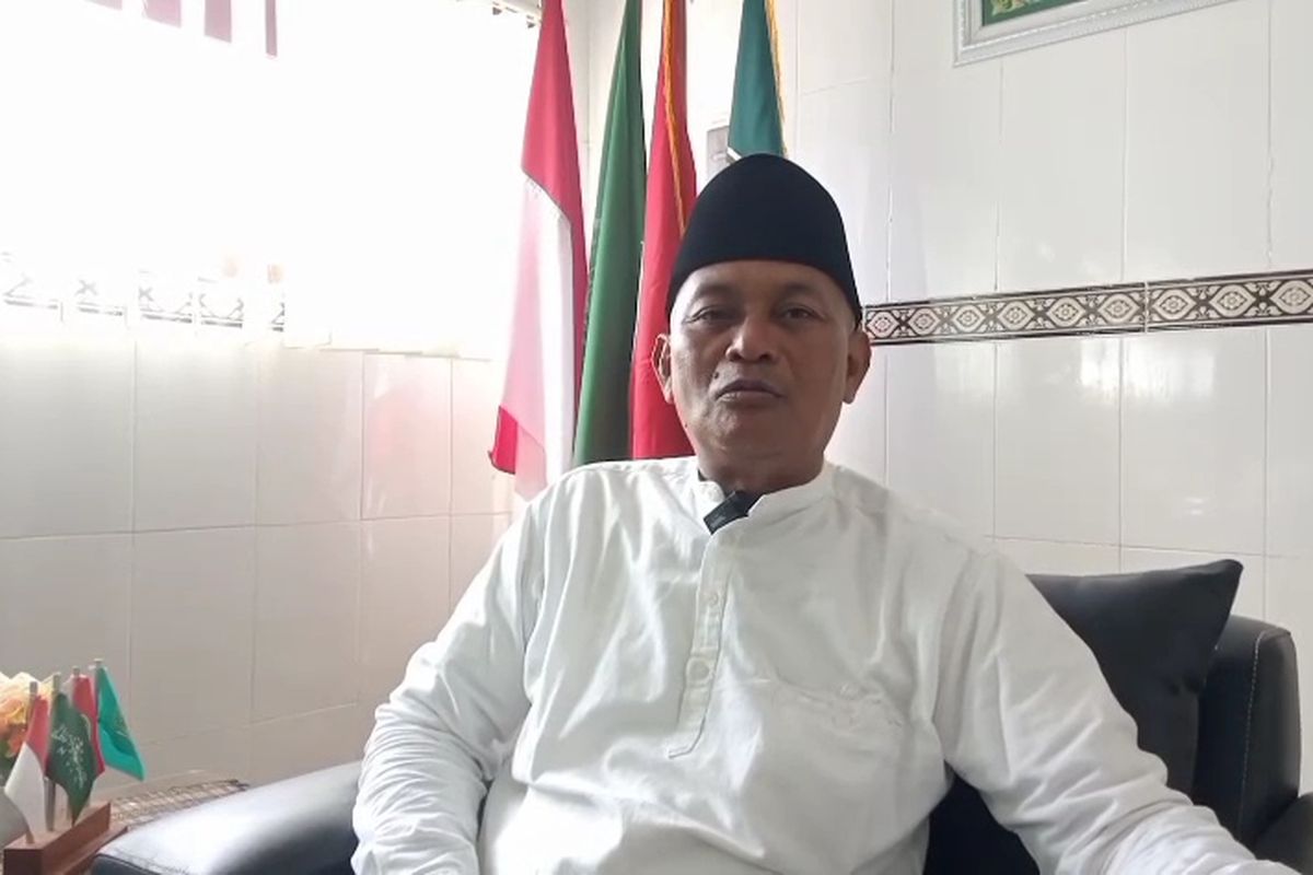Rektor UIM, Ahmad Asir, saat saat ditemui di ruangannya. 