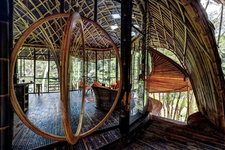 Struktur dan detail interior dari bambu yang lentur. 