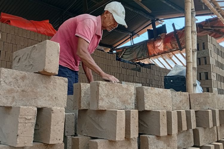 Kemarau Panjang Jadi Berkah, Produksi Batu Bata Merah di Madiun Naik 2 Kali Lipat