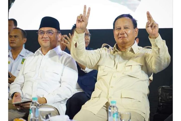 Erzaldi Rosman dan Prabowo Subianto saat kampanye pilpres 2024 di GOR Sahabuddin Pangkalpinang.