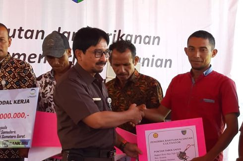 Kementan Beri Bantuan Rp 590 Juta ke Petani di Pesisir Selatan