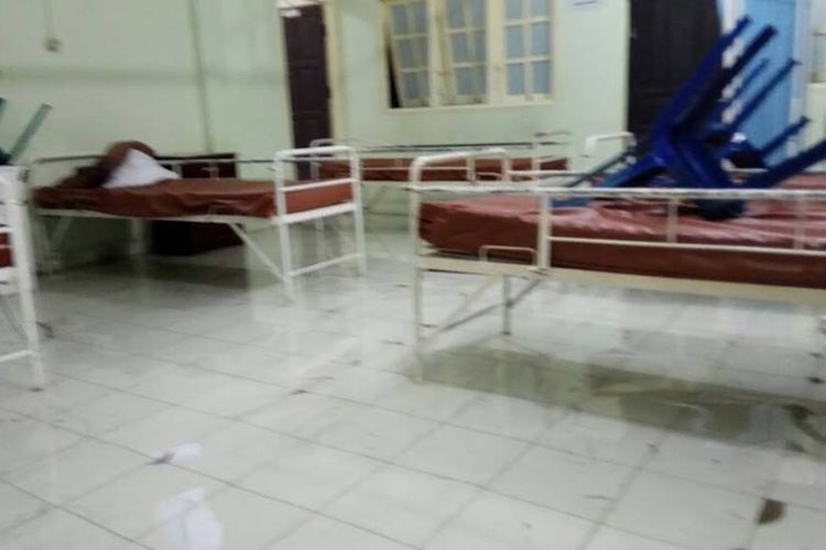 Rumah sakit Otto Kwik di kawasan Passo, Kecamatan Baguala Ambon ikut tergenang banjir setelah hujan deras mengguyur kota Ambon sejak sore hingga  Kamis malam (8/6/2017)
