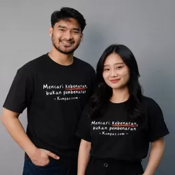 Kaos Hitam Ekslusif Kompas.com “Mencari Kebenaran, Bukan Pembenaran”