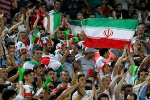 Berupaya Tonton Sepak Bola di Stadion, 35 Perempuan di Iran Ditangkap